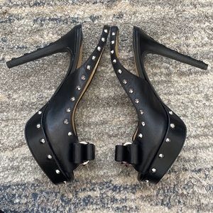 Gianni Bini Spiked heel with bow - NEW!!!